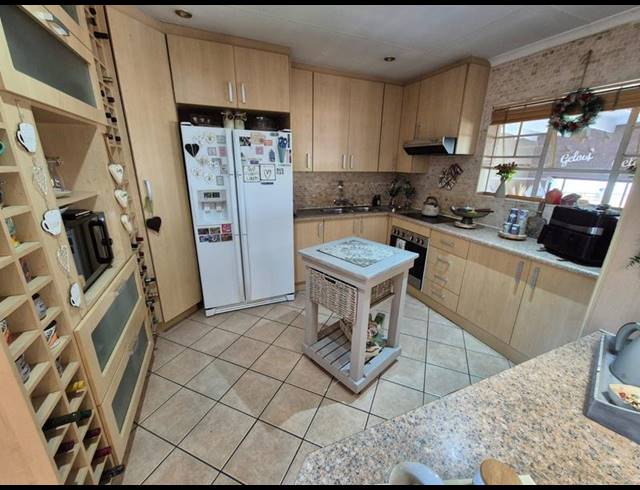 3 BEDROOM HOUSE FOR SALE IN MEYERSDAL